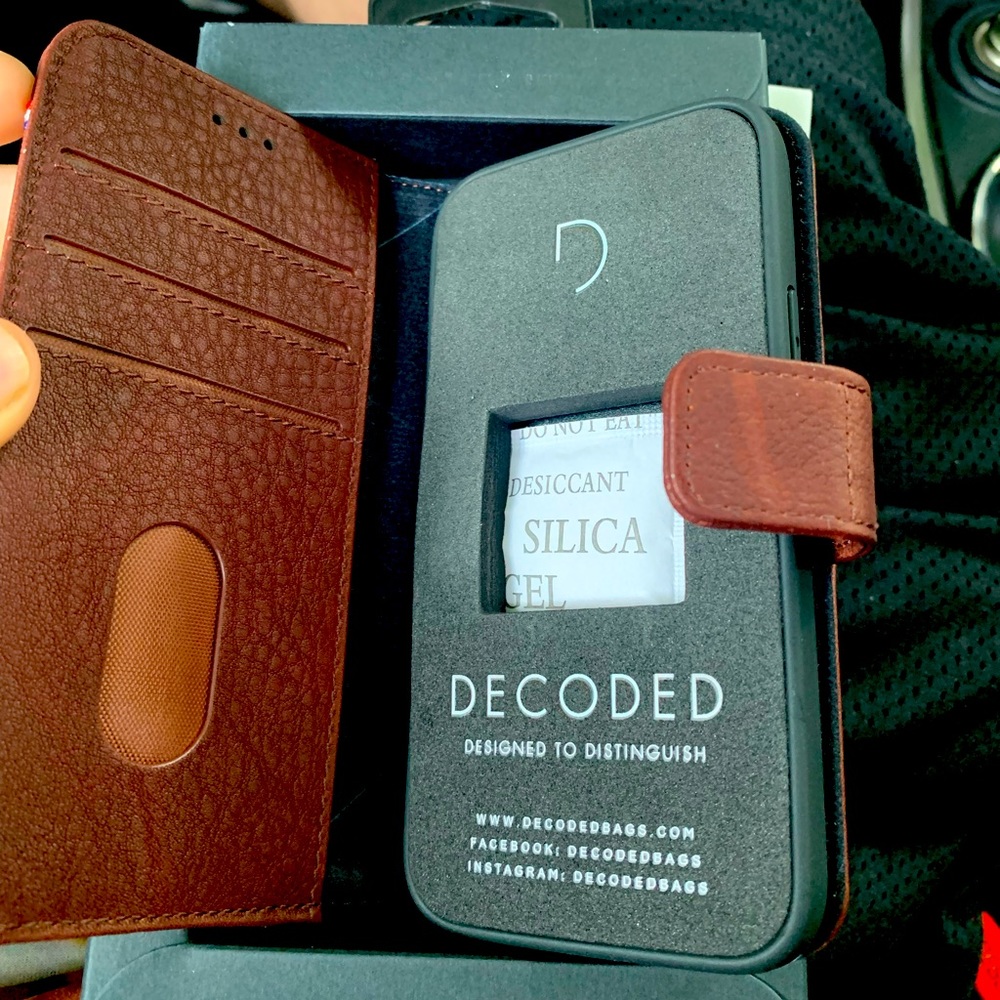 Got as a gift, doesn’t fit my phone retail is 80